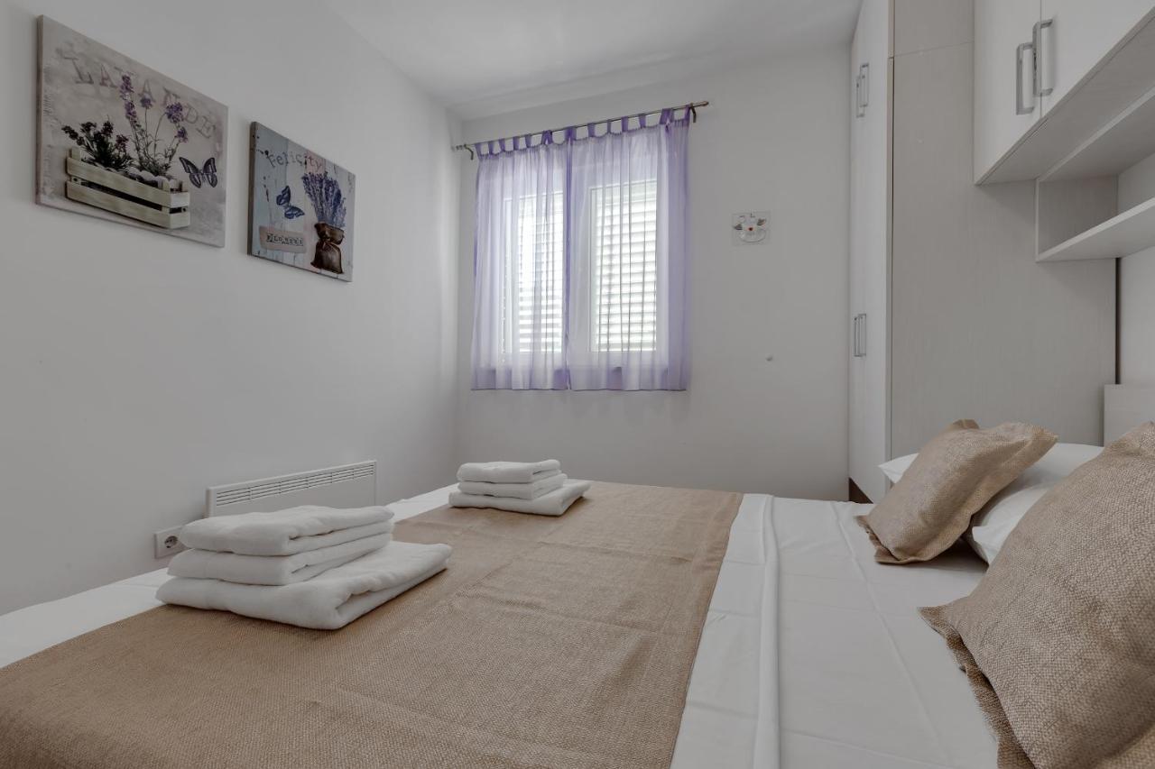 Pine Fine With Free Parking Apartman Makarska