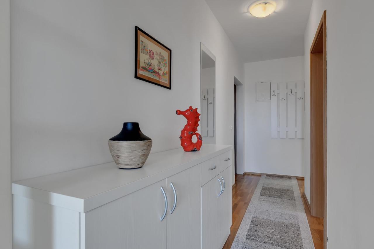 Pine Fine With Free Parking Apartman